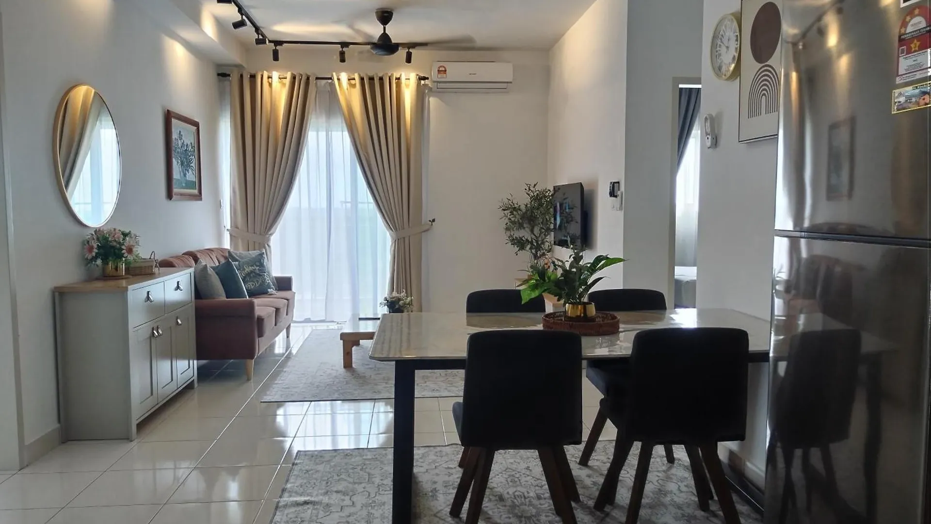 Mamaqarl Homestay Near Klia With Wi-Fi And Transport Sepang Apartment