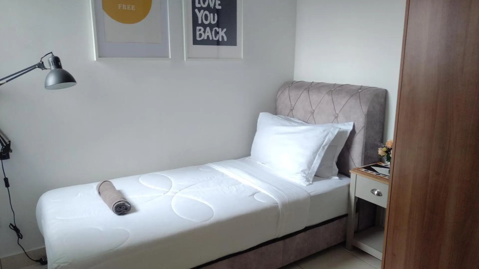 Apartment Mamaqarl Homestay Near Klia With Wi-Fi And Transport Sepang Malaysia